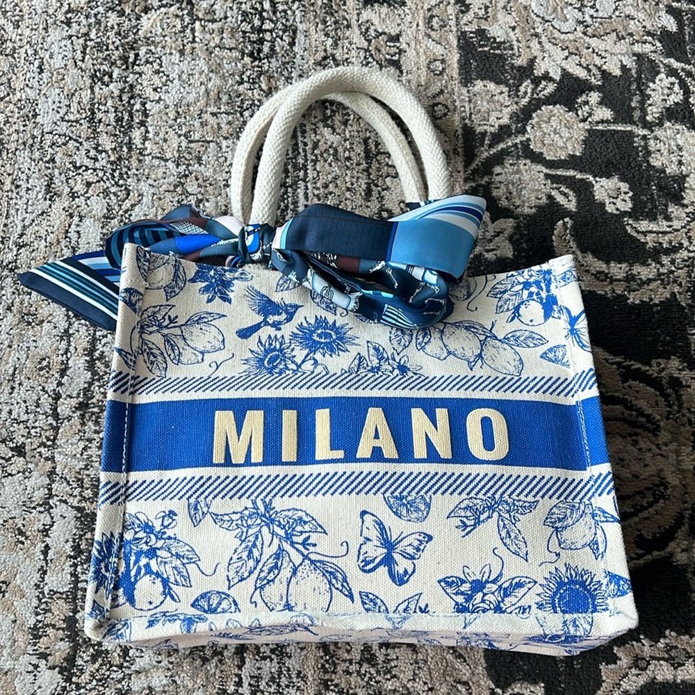 Milano book tote with Twilly